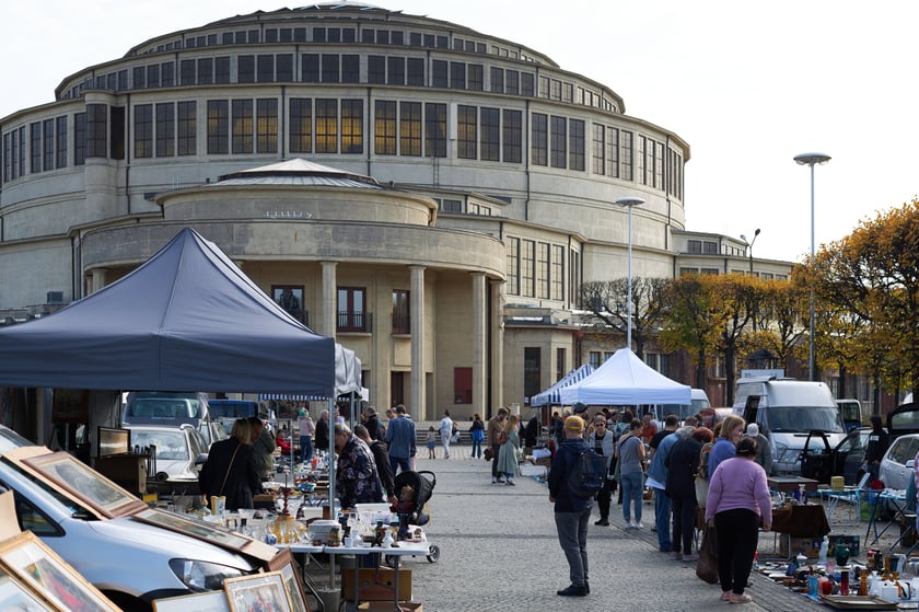 Giełda staroci we Wrocławiu, koło Hali Stulecia