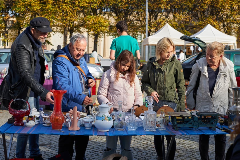 Giełda staroci we Wrocławiu, koło Hali Stulecia