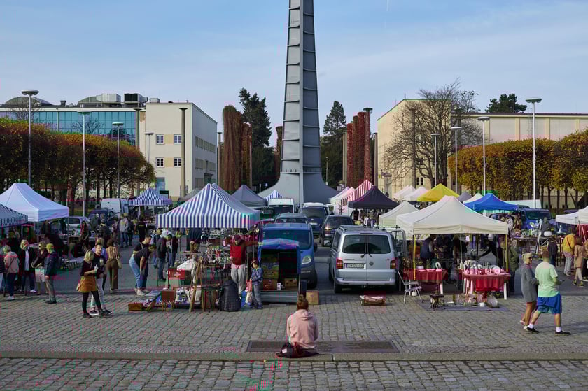 Giełda staroci we Wrocławiu, koło Hali Stulecia