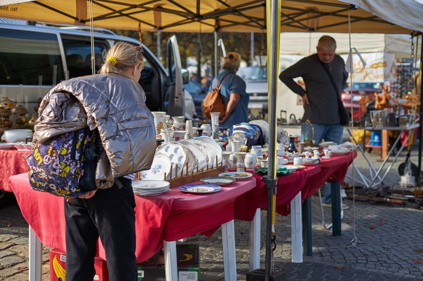 Giełda staroci we Wrocławiu, koło Hali Stulecia
