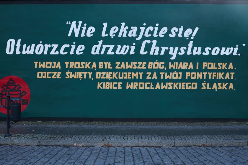 Mural z Janem Pawłem II na Ostrowie Tumskim