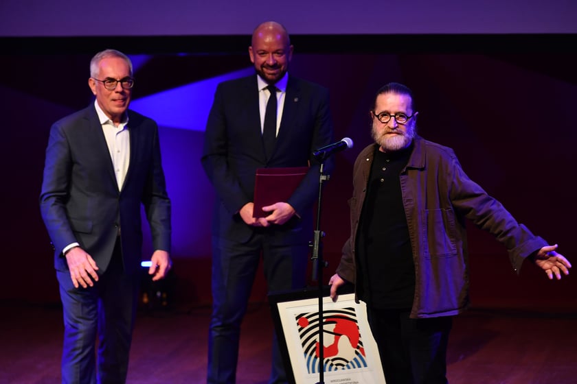 Lech Twardowski z Wrocławską Nagrodą Artystyczną 2022 w kategorii sztuki wizualne