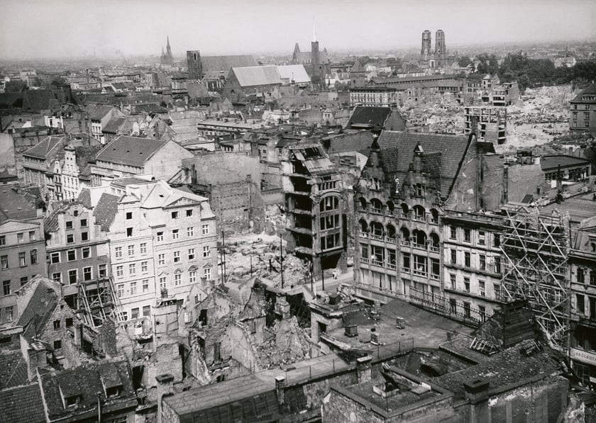 Widok z wieży ratusza w kierunku północno-wschodnim, 1954