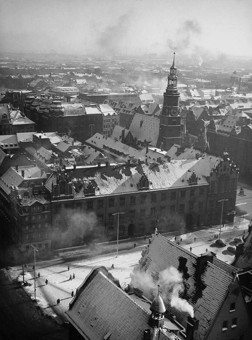 Rynek w szacie zimowej, widok z wieży kościoła św. Elżbiety, 1959