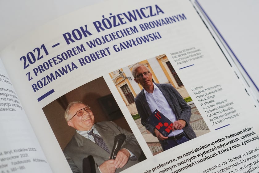 Na zdjęciu strony z &bdquo;Kalendarza Wrocławskiego&rdquo; 2022. To prawdziwa encyklopedia wrocławska