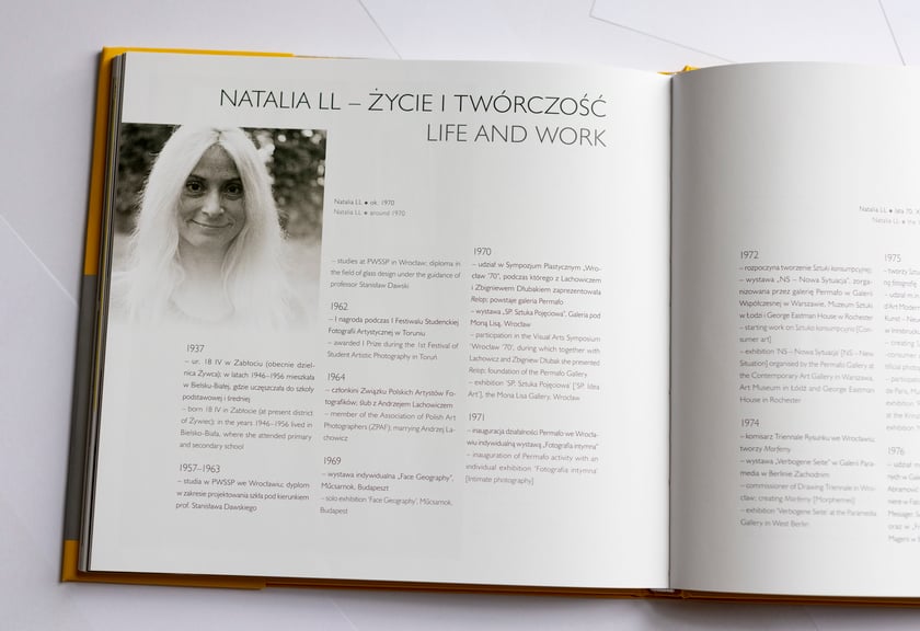 Na zdjęciu strony z albumu poświęconego tw&oacute;rczości Natalii LL