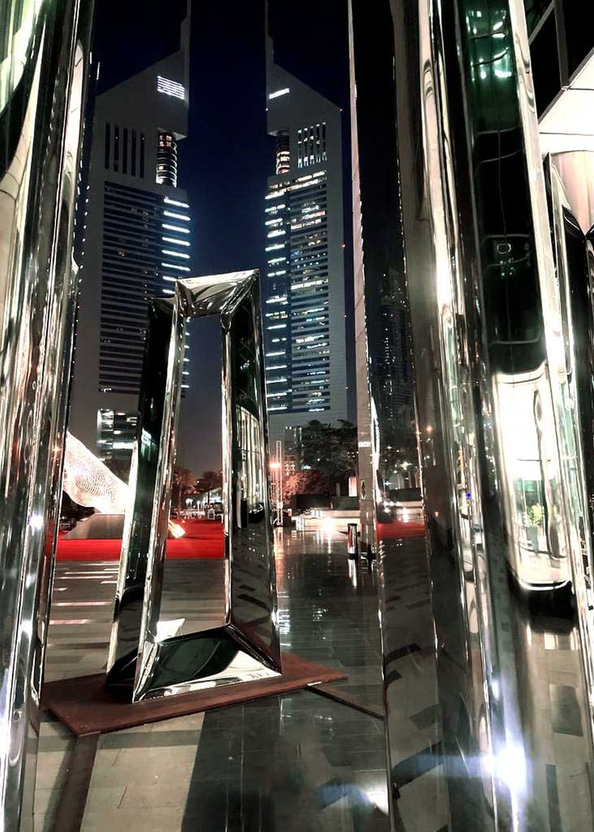 Instalacja Oskara Zięty w Dubaju