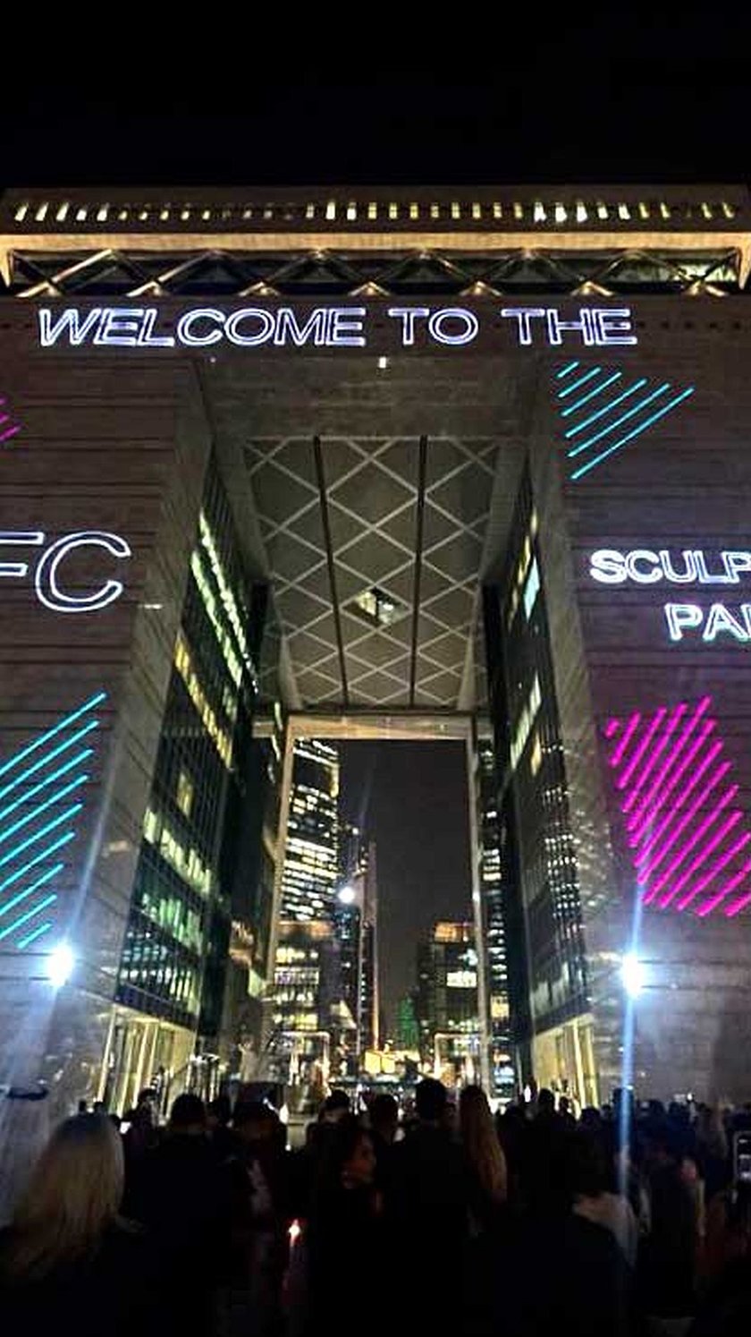 Instalacja Oskara Zięty w Dubaju