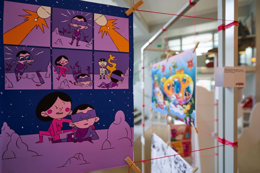 Zdjęcie z wystawy "Nieustraszony Łowca" w Mediatece (jedno z wydarzeń festiwalu Złote Kurczaki 10)