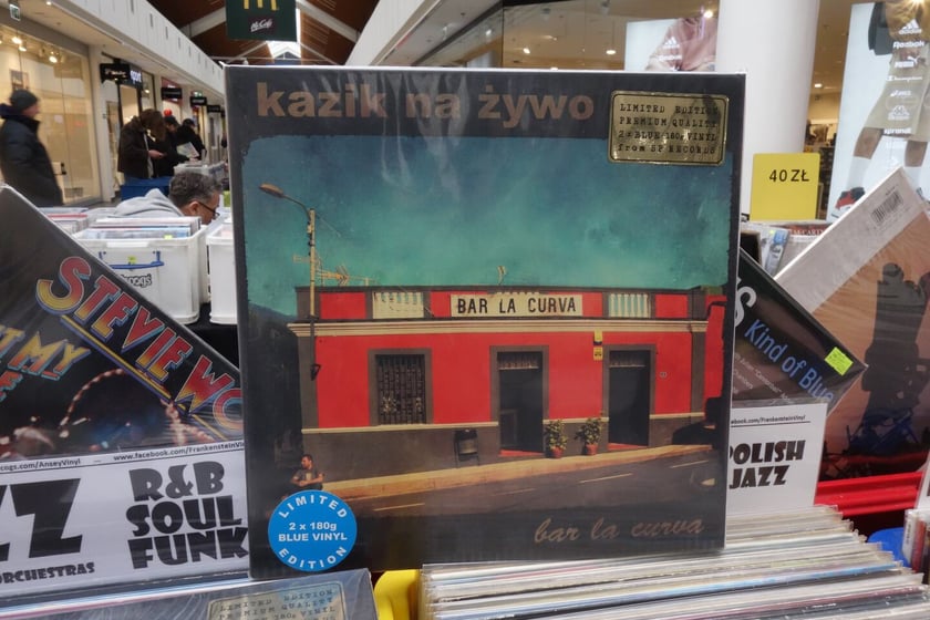 Na zdjęciu winyle na giełdzie w Centrum Handlowym Borek