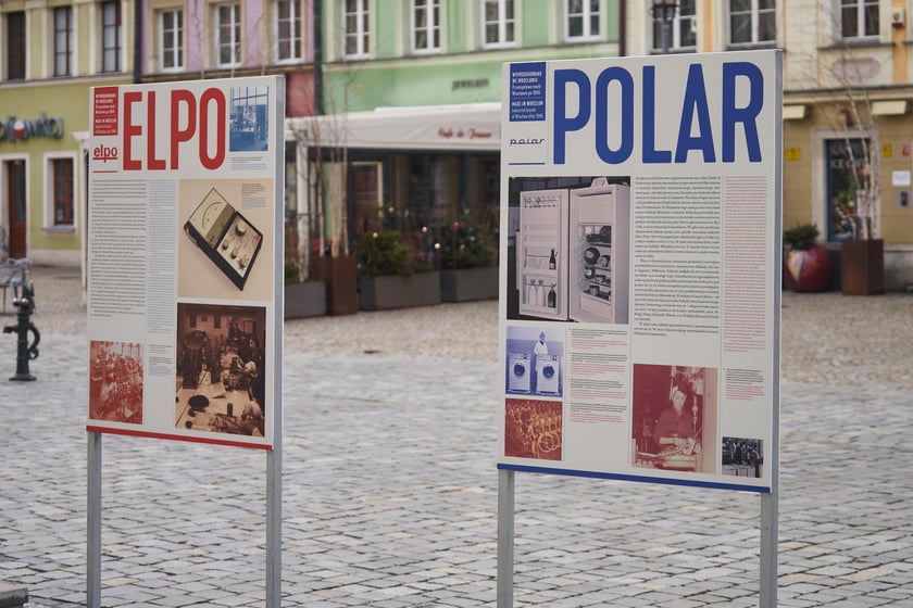 Na zdjęciu plansze z wystawy ,,Wyprodukowano we Wrocławiu. Przemysłowe marki Wrocławia po 1945 roku