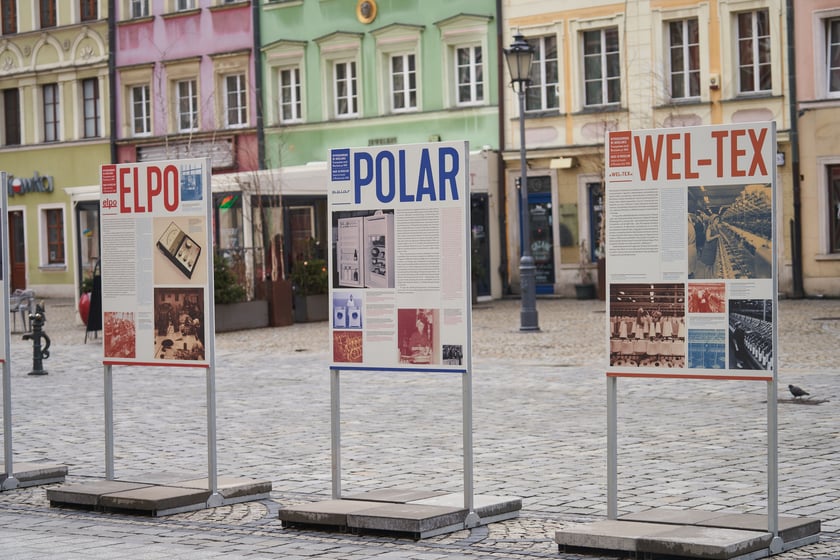 Na zdjęciu plansze z wystawy ,,Wyprodukowano we Wrocławiu. Przemysłowe marki Wrocławia po 1945 roku