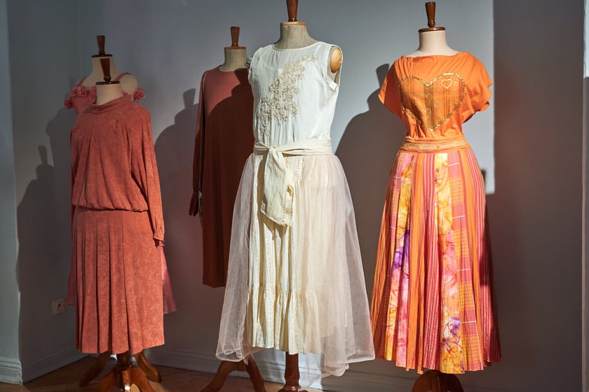 Wystawa poświęcona modzie stanu wojennego i dekadzie lat 80. w Muzeum Narodowym we Wrocławiu