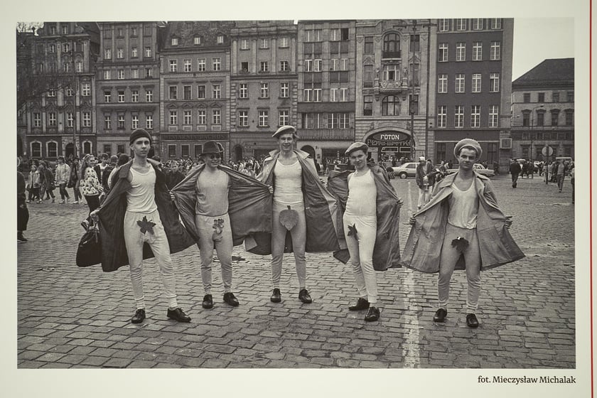 Wystawa poświęcona modzie stanu wojennego i dekadzie lat 80. w Muzeum Narodowym we Wrocławiu