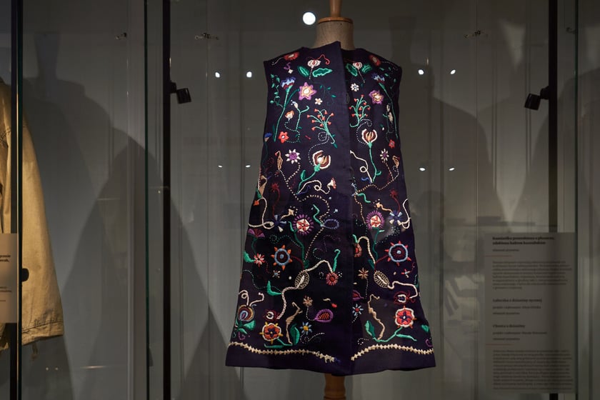 Wystawa poświęcona modzie stanu wojennego i dekadzie lat 80. w Muzeum Narodowym we Wrocławiu