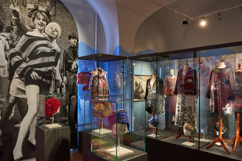 Wystawa poświęcona modzie stanu wojennego i dekadzie lat 80. w Muzeum Narodowym we Wrocławiu