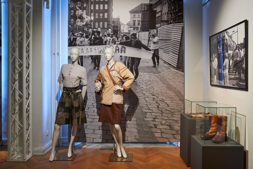 Wystawa poświęcona modzie stanu wojennego i dekadzie lat 80. w Muzeum Narodowym we Wrocławiu