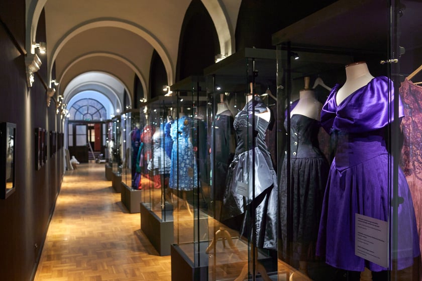 Wystawa poświęcona modzie stanu wojennego i dekadzie lat 80. w Muzeum Narodowym we Wrocławiu