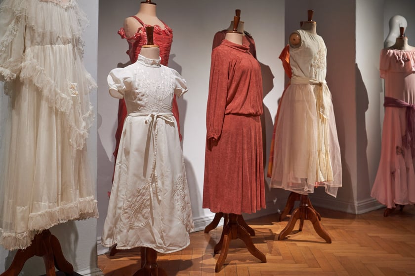 Wystawa poświęcona modzie stanu wojennego i dekadzie lat 80. w Muzeum Narodowym we Wrocławiu