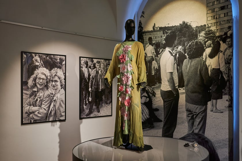 Wystawa poświęcona modzie stanu wojennego i dekadzie lat 80. w Muzeum Narodowym we Wrocławiu