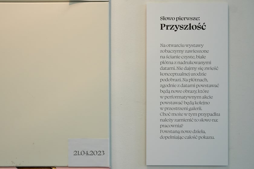 Zdjęcie z wystawy "Trzy słowa" w galerii Neon ASP Wrocław