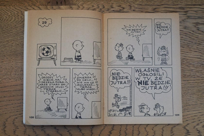 Książki z kolekcji Dawnej Książki Dziecięcej, które można zobaczyć w filii nr 12 MBP
