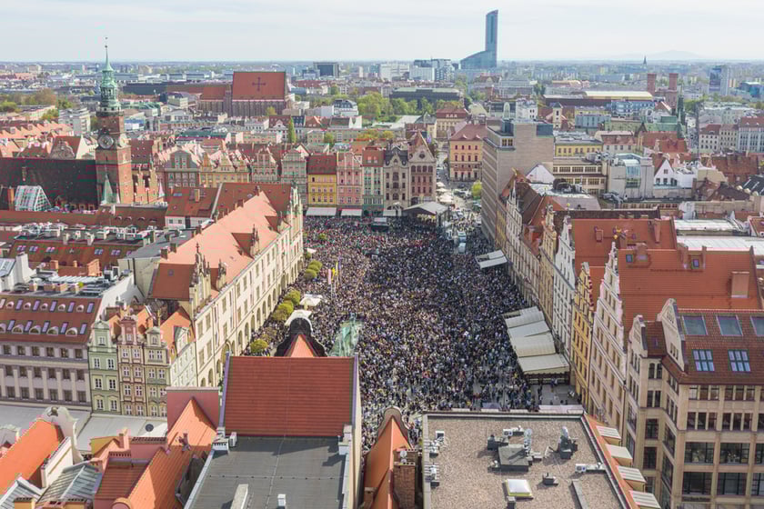 Gitarowy Rekord Świata 2023. Widok na gitarzystów z drona