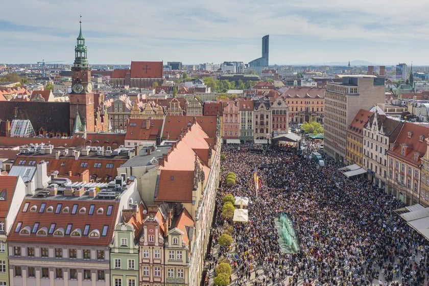 Gitarowy Rekord Świata 2023. Widok na gitarzystów z drona