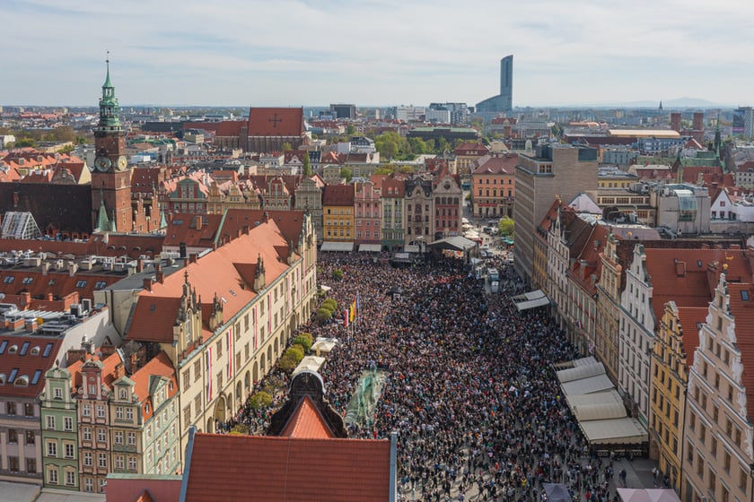 Gitarowy Rekord Świata 2023. Widok na gitarzystów z drona
