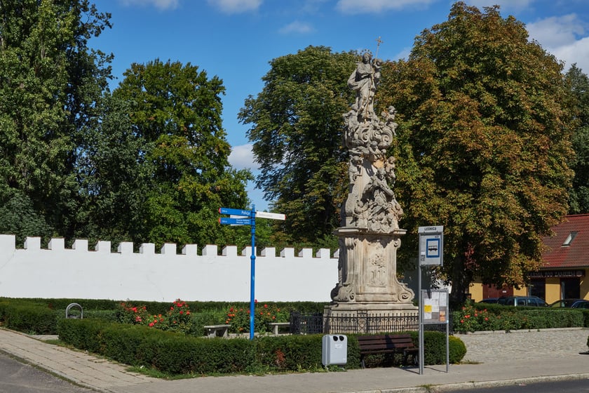 Pałac i park w Leśnicy