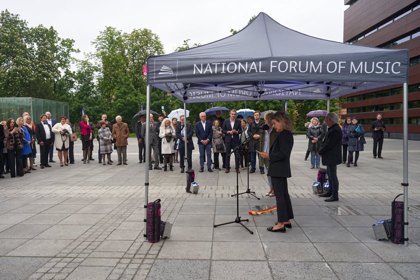 Anne-Sophie Mutter, wybitna niemiecka skrzypaczka odsłoniła przed Narodowym Forum Muzyki tablicę ze swoim nazwiskiem i podpisem