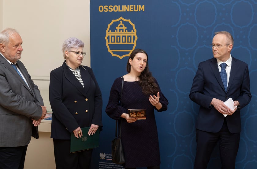 Dr Emilia Kłoda opowiada o wystawie&nbsp;&bdquo;Przemiany i transmutacje&rdquo;