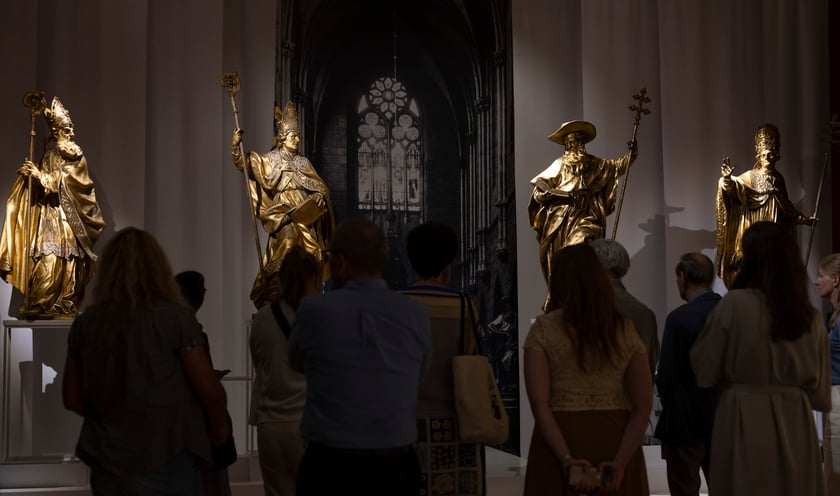 Dzieła wrocławskiego rzeźbiarza z XVIIIwieku Johanna Georga Urbansky'ego &ndash; figury 4 ojc&oacute;w kościoła zachodniego z katedry wrocławskiej&nbsp; &nbsp;