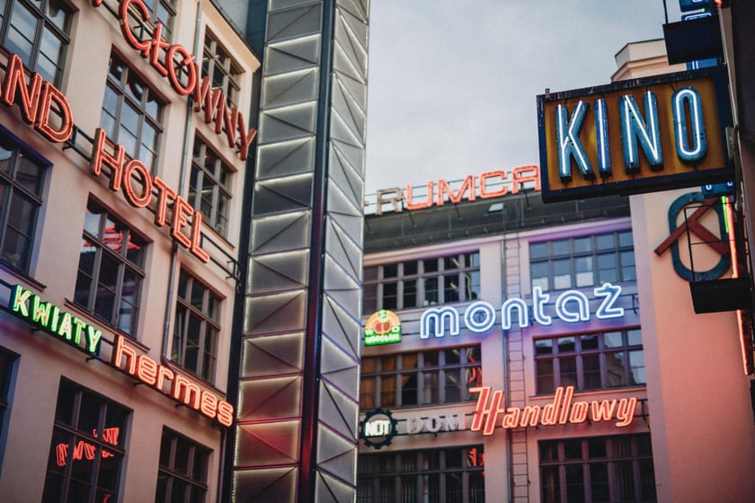 Podwórko Neonów Ruska 46 we Wrocławiu