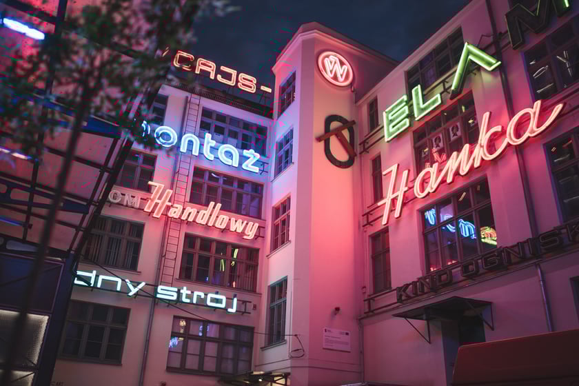 Podwórko Neonów Ruska 46 we Wrocławiu