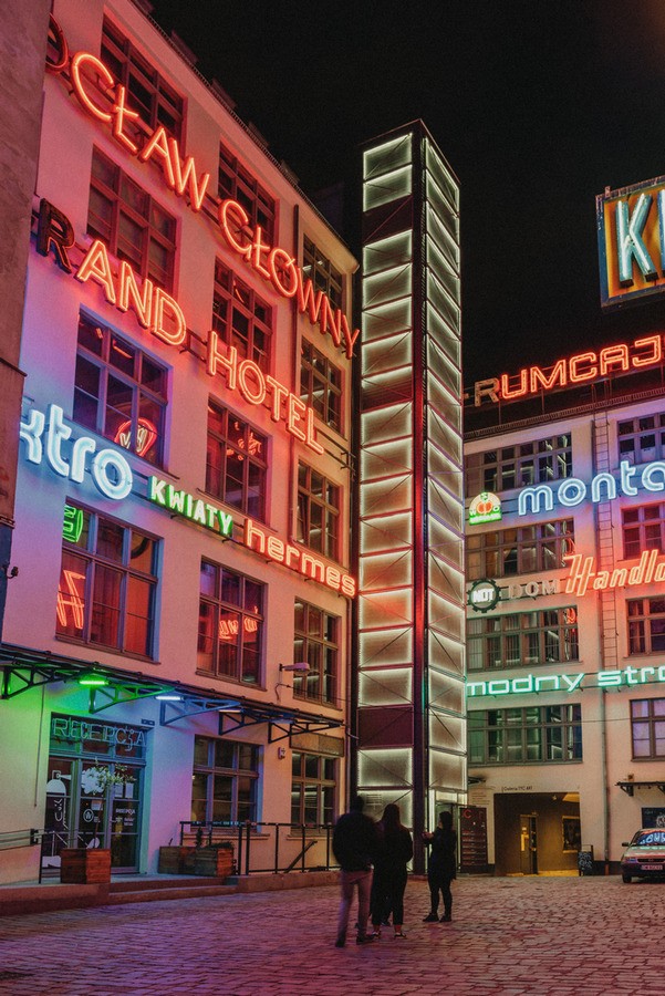 Podwórko Neonów Ruska 46 we Wrocławiu