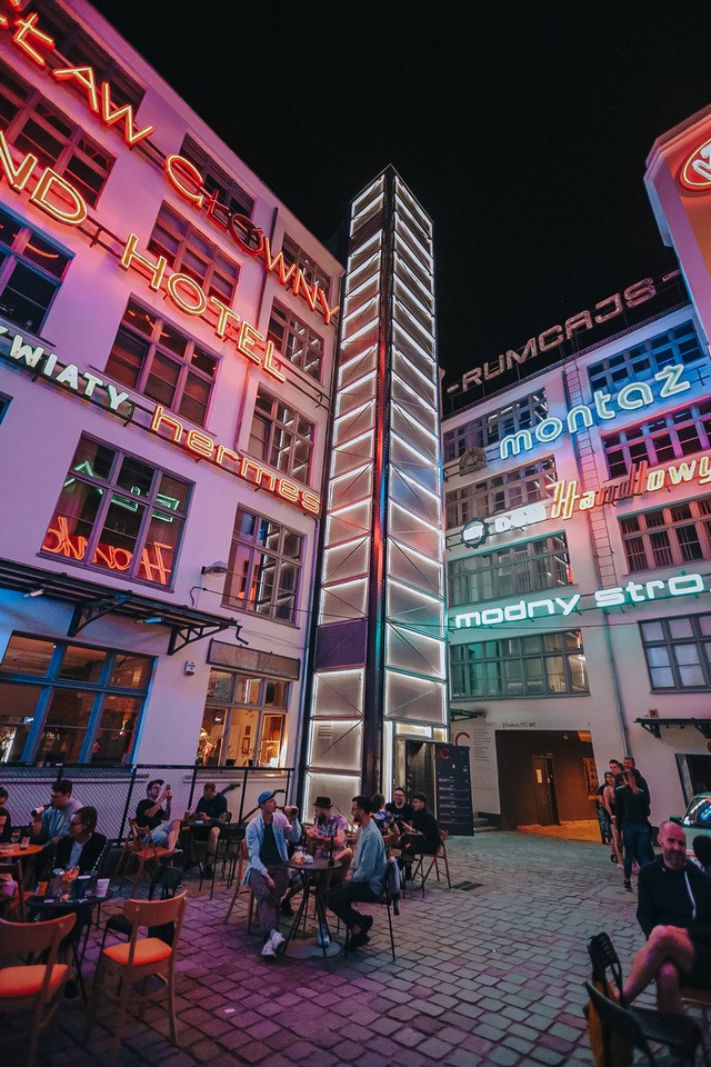 Podwórko Neonów Ruska 46 we Wrocławiu