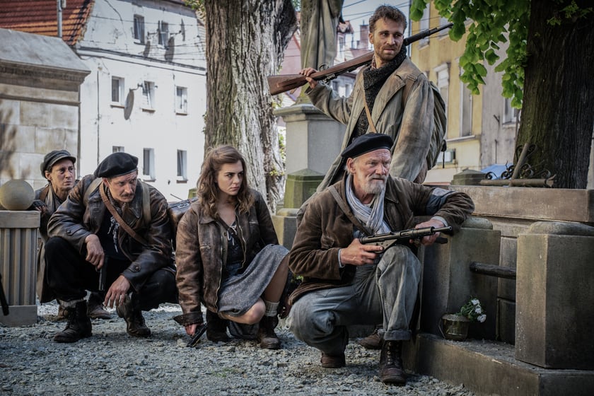 Bystrzyca Kłodzka, na planie filmu &bdquo;The Partisan&rdquo; (polski tytuł to &bdquo;Skarbek&rdquo;) o polskiej agentce wywiadu brytyjskiego Krystynie Skarbek (w tej roli widoczna na zdjęciu Morgane Polanski)&nbsp;