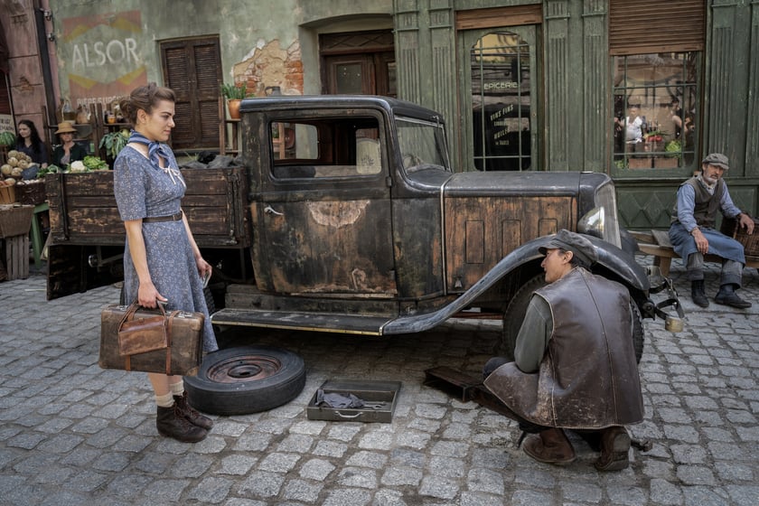 Bystrzyca Kłodzka, na planie filmu &bdquo;The Partisan&rdquo; (polski tytuł to &bdquo;Skarbek&rdquo;) o polskiej agentce wywiadu brytyjskiego Krystynie Skarbek (w tej roli widoczna na zdjęciu Morgane Polanski)
