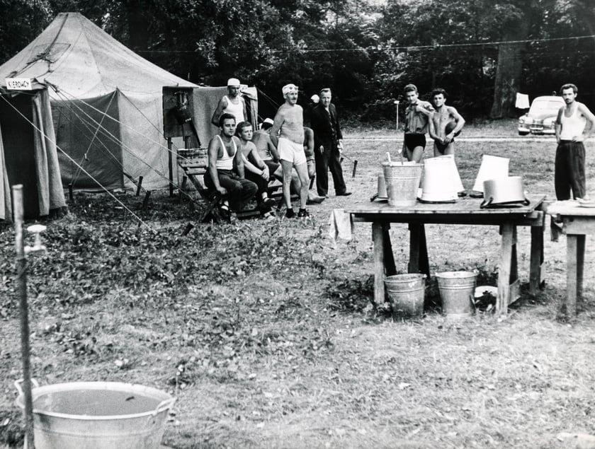 Zdjęcia z wystawy ?Odizolowani 1963. Epidemia ospy we Wrocławiu? w Pałacu Królewskim.