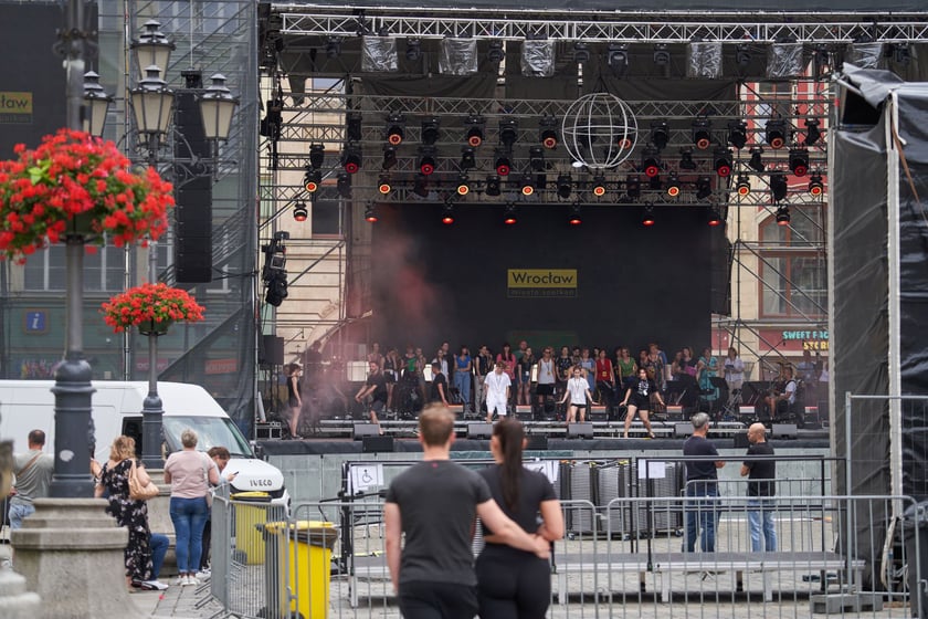 Scena i próby do spektaklu w Rynku