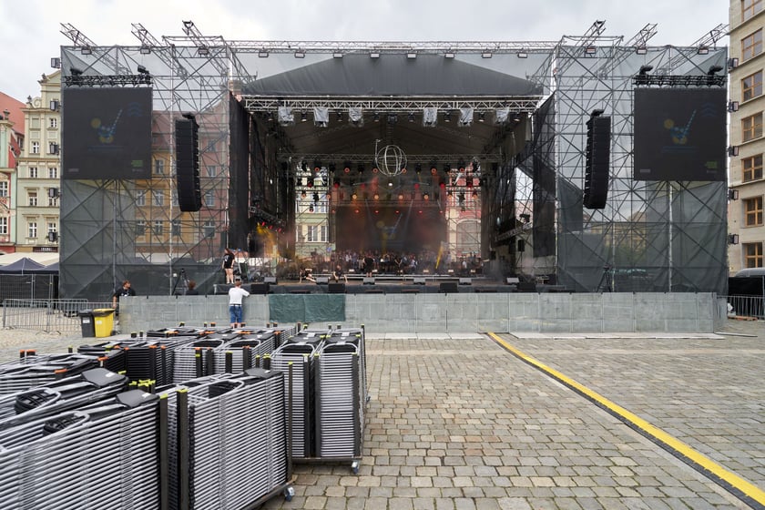 Scena i próby do spektaklu w Rynku
