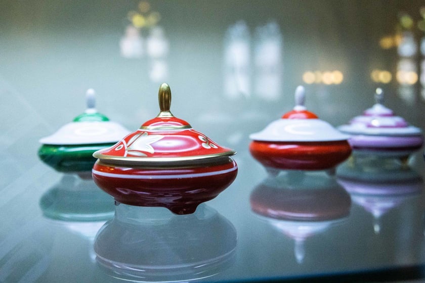 Eksponaty na wystawie &bdquo;Śląsk: kraina porcelany&rdquo; w Starym Ratuszu. Obejrzymy je do końca grudnia 2023