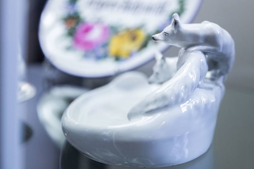 Eksponaty na wystawie &bdquo;Śląsk: kraina porcelany&rdquo; w Starym Ratuszu. Obejrzymy je do końca grudnia 2023