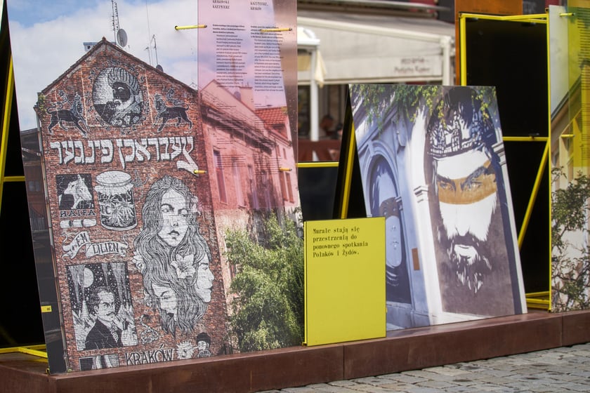Wystawa &bdquo;Pełno ich nigdzie. Przywracanie pamięci o polskich Żydach w przestrzeni miejskiej&rdquo; na wrocławskim rynku&nbsp;