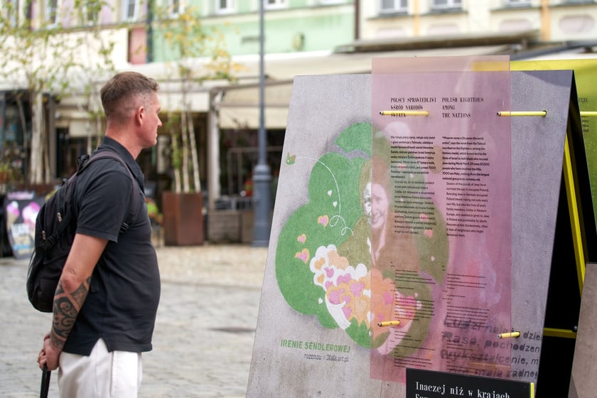 Wystawa &bdquo;Pełno ich nigdzie. Przywracanie pamięci o polskich Żydach w przestrzeni miejskiej&rdquo; na wrocławskim rynku&nbsp;