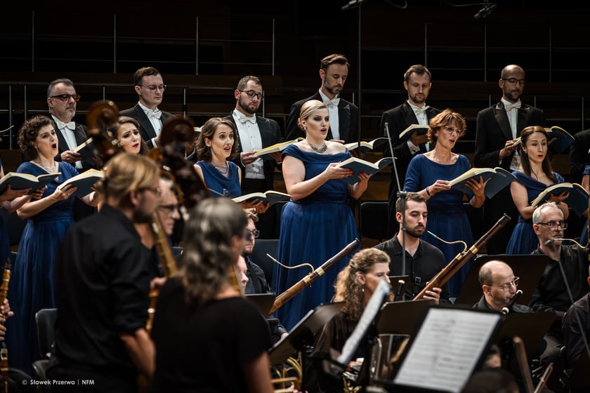 Chór NFM. Koncert pod dyrekcją Giovanniego Antoniniego-Pory roku