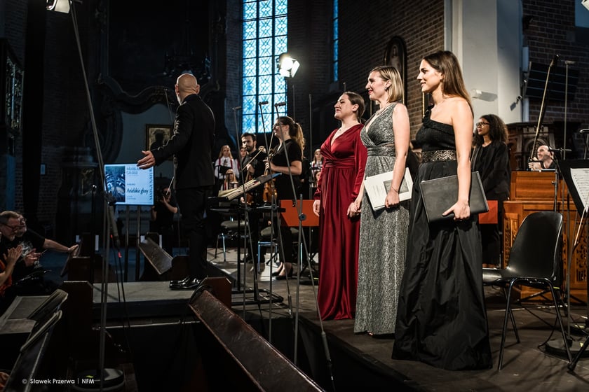 Koncert w Kolegiacie św. Krzyża i Bartłomieja pod batutą Enrica Onofri z udziałem m.in. Ch&oacute;ru Dziewczęcego NFM