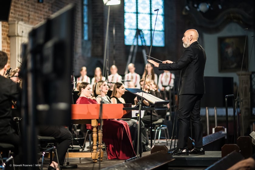 Koncert w Kolegiacie św. Krzyża i Bartłomieja pod batutą Enrica Onofri z udziałem m.in. Ch&oacute;ru Dziewczęcego NFM