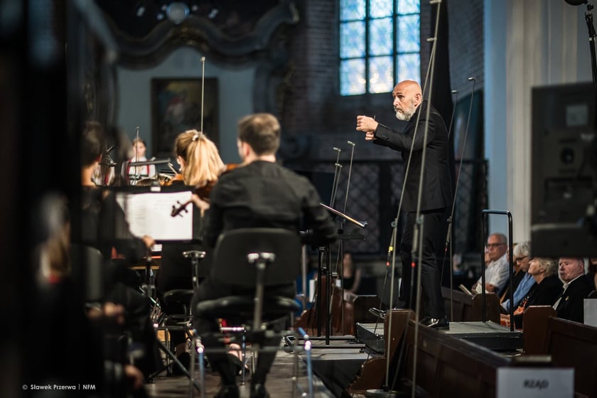 Koncert w Kolegiacie św. Krzyża i Bartłomieja pod batutą Enrica Onofri z udziałem m.in. Ch&oacute;ru Dziewczęcego NFM